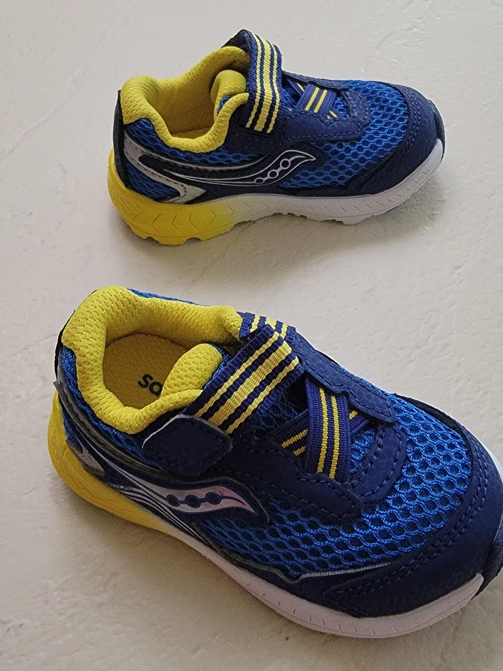 Saucony Kids' Blue & Yellow Lightweight Athletic Shoes - Toddler Size 4.5W